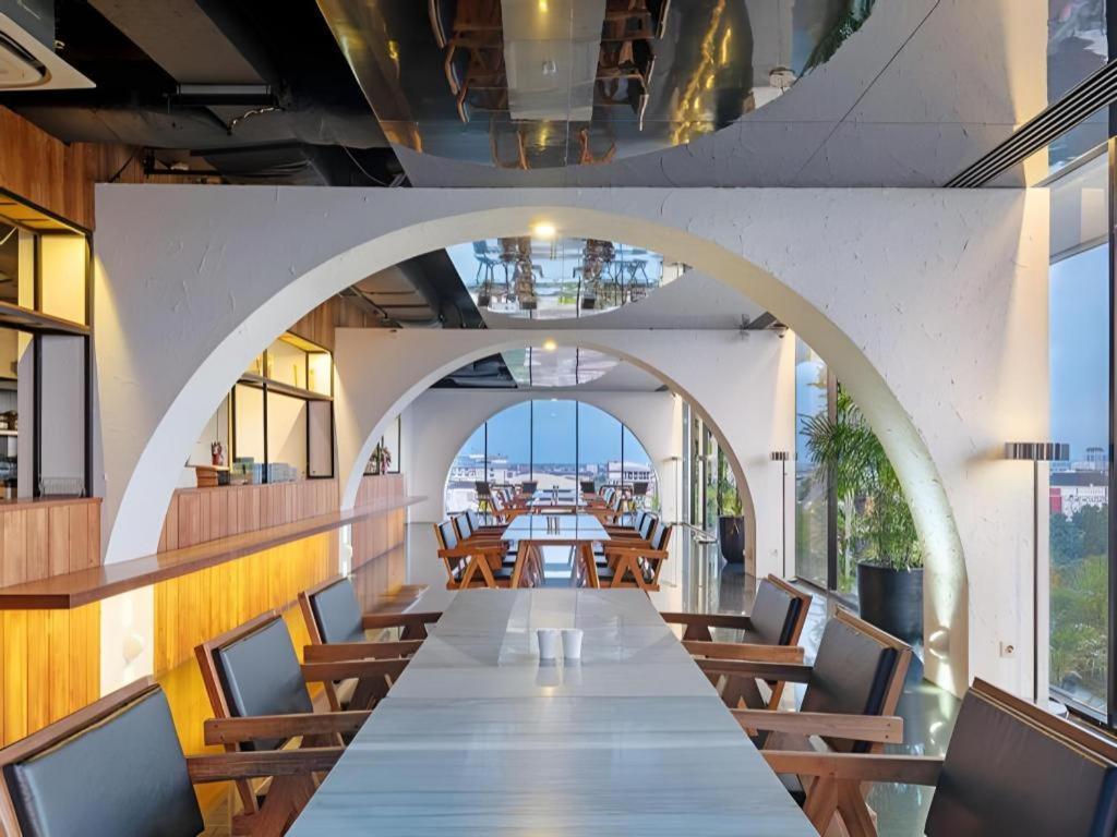 Artotel Suites Bianti Yogyakarta Exterior foto